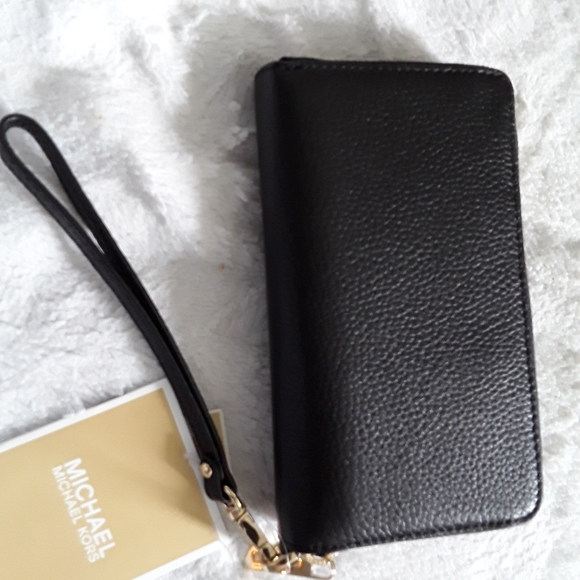 Michael Kors Wristlet - Picture 5 of 5